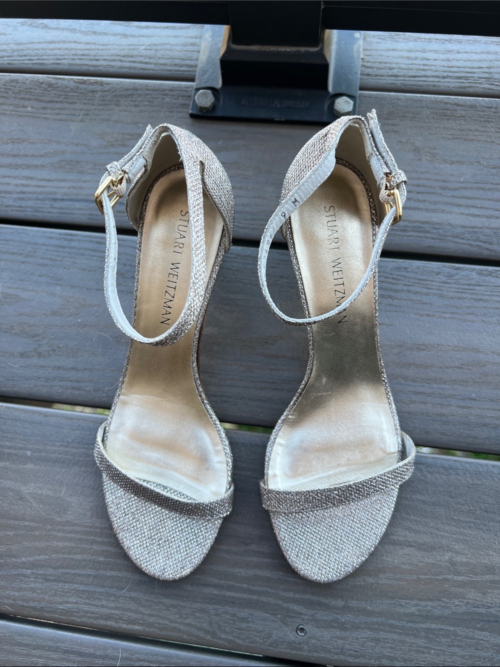 Stuart Weitzman • Nudist poudre shimmer minimalistic sandal - Picture 4 of 8